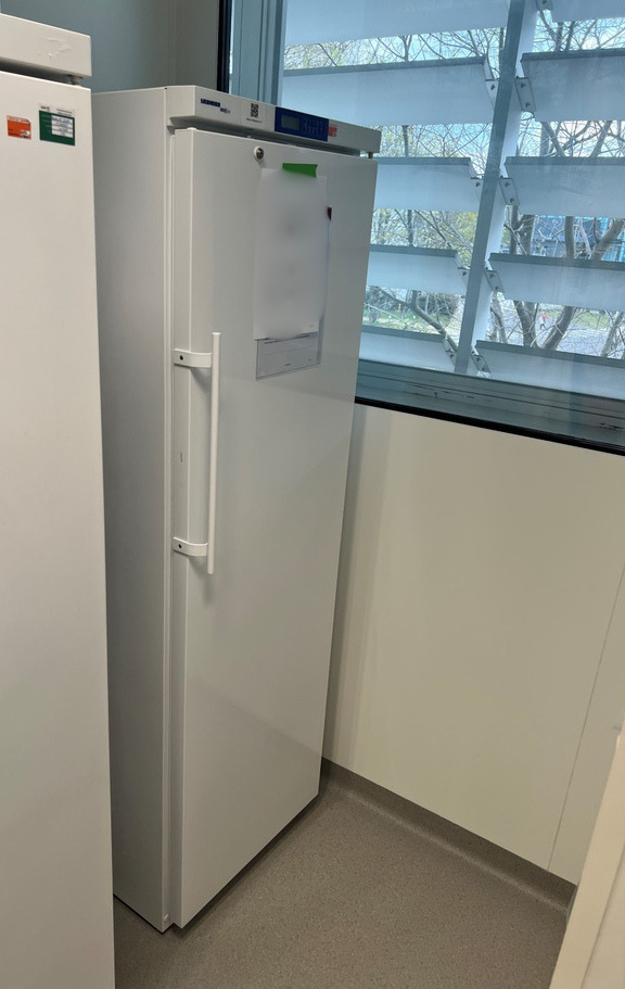 LIEBHERR LKv 3910 - Ventilated Laboratory Refrigerator | +5 °C | 344 L